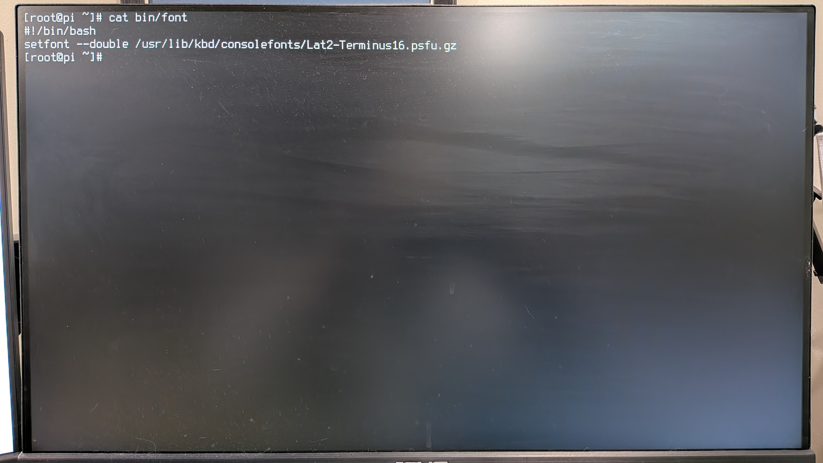Raspberry Pi console showing the 'setfont' script
