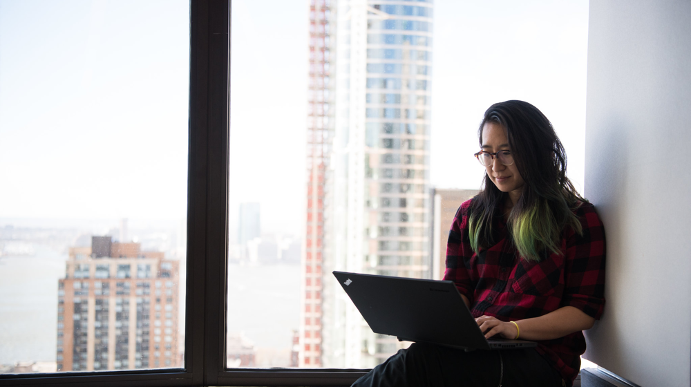 Woman-thinkpad-laptop-window